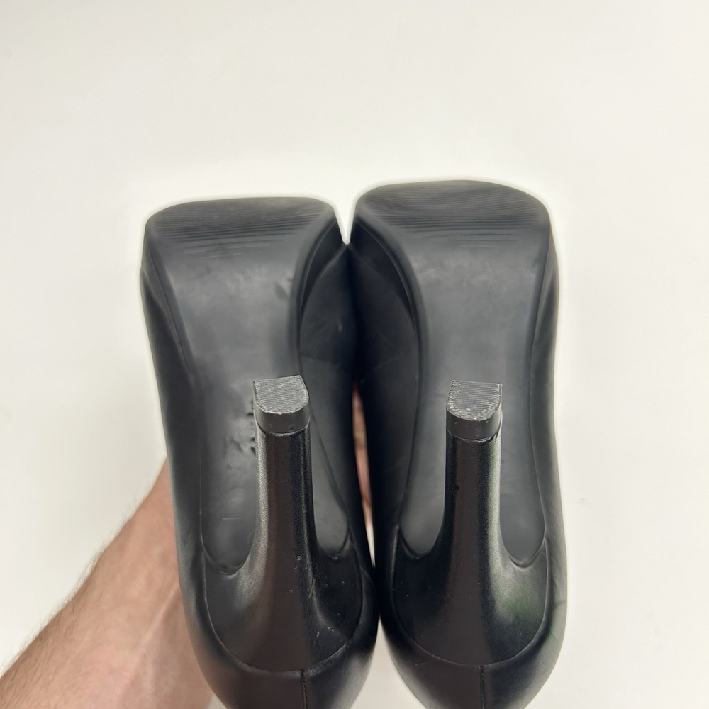 Clarks Ambyr Joy Black Leather Almond Toe Pumps Comfort Heels Work Office 6.5 M - Picture 11 of 15